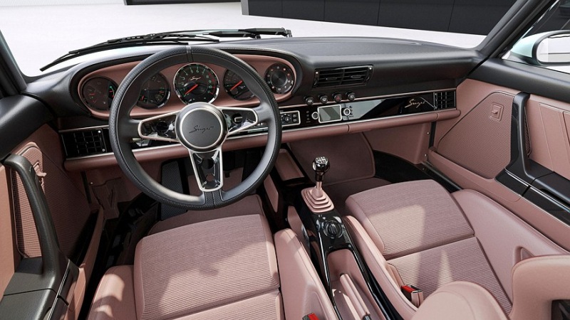 Еще один крутой Porsche 911 от Singer: широкий кузов, четыре фары и 426 лошадиных сил без наддува.