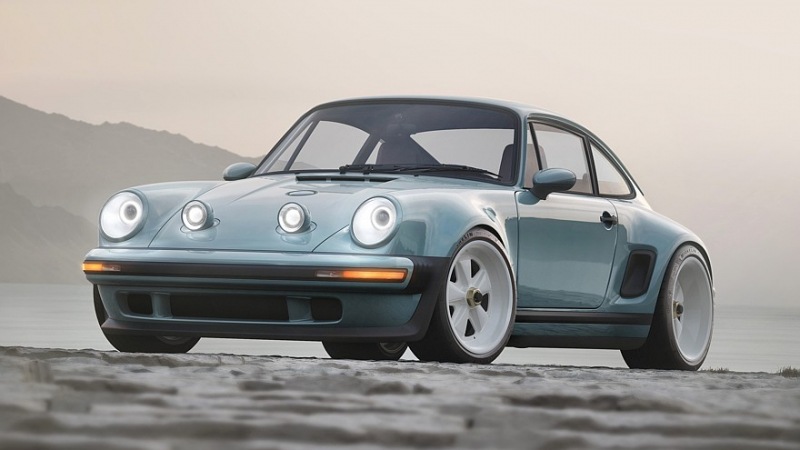 Еще один крутой Porsche 911 от Singer: широкий кузов, четыре фары и 426 лошадиных сил без наддува.