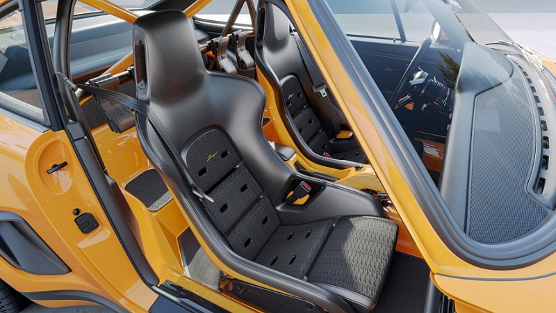 Еще один крутой Porsche 911 от Singer: широкий кузов, четыре фары и 426 лошадиных сил без наддува.
