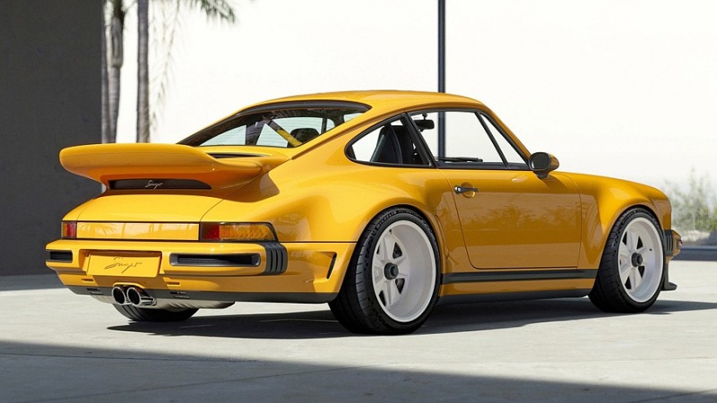 Еще один крутой Porsche 911 от Singer: широкий кузов, четыре фары и 426 лошадиных сил без наддува.