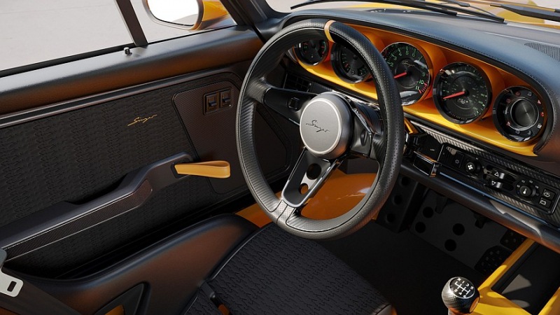 Еще один крутой Porsche 911 от Singer: широкий кузов, четыре фары и 426 лошадиных сил без наддува.