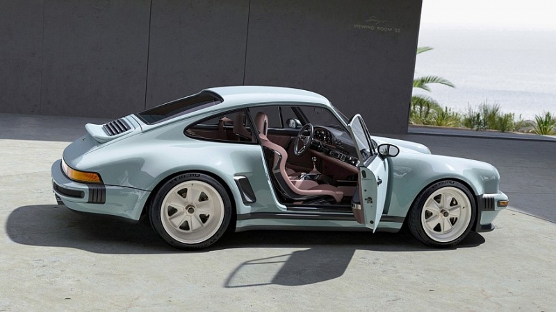 Еще один крутой Porsche 911 от Singer: широкий кузов, четыре фары и 426 лошадиных сил без наддува.