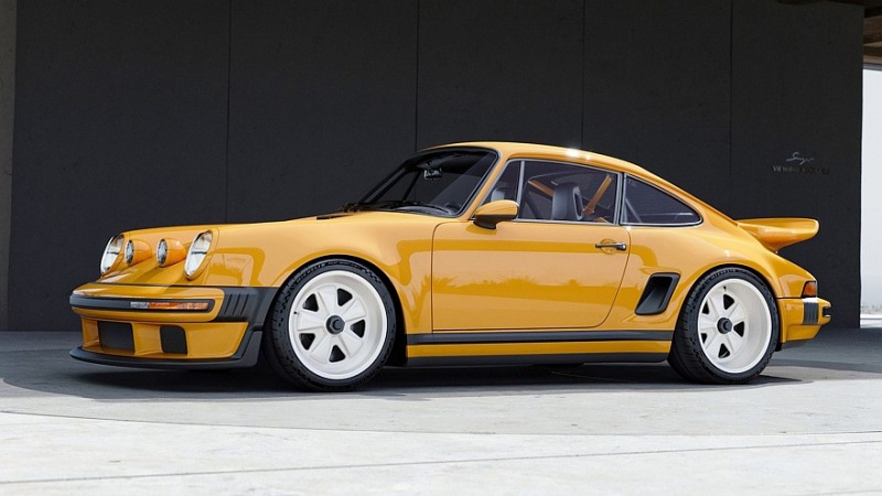 Еще один крутой Porsche 911 от Singer: широкий кузов, четыре фары и 426 лошадиных сил без наддува.