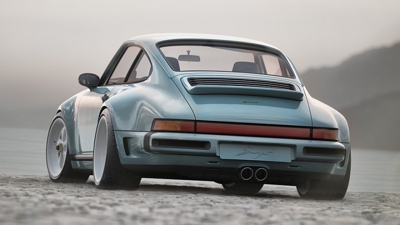 Еще один крутой Porsche 911 от Singer: широкий кузов, четыре фары и 426 лошадиных сил без наддува.