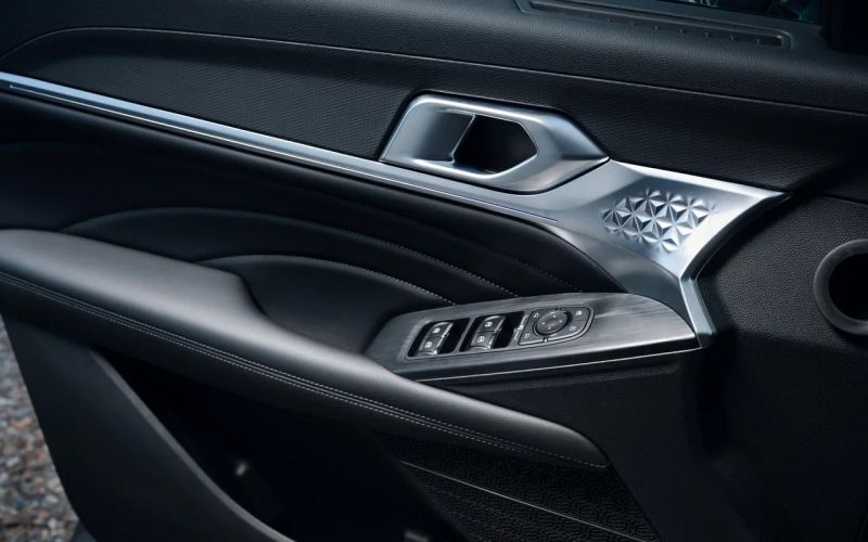 Внешние аккумуляторы и неверные повороты. Тест-драйв нового Haval F7x