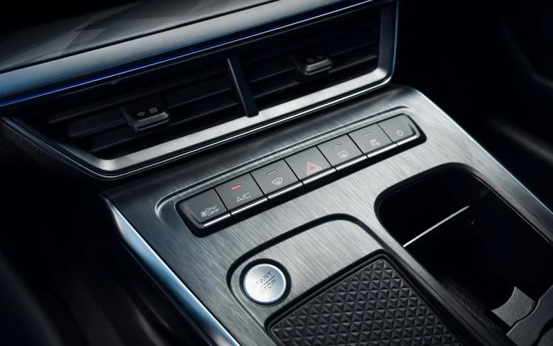 Внешние аккумуляторы и неверные повороты. Тест-драйв нового Haval F7x
