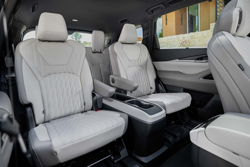 Представлен рестайлинг Infiniti QX60: стиль QX80 и «спортивная» версия