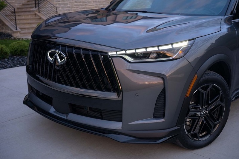 Представлен рестайлинг Infiniti QX60: стиль QX80 и «спортивная» версия