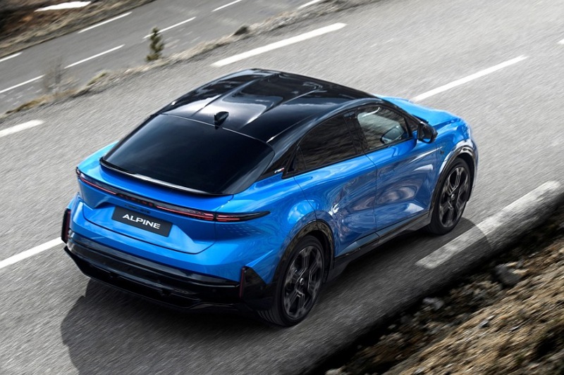 Производство Alpine A390: три двигателя, две модели, дорожный просвет 152 мм, вес более 2,1 тонны