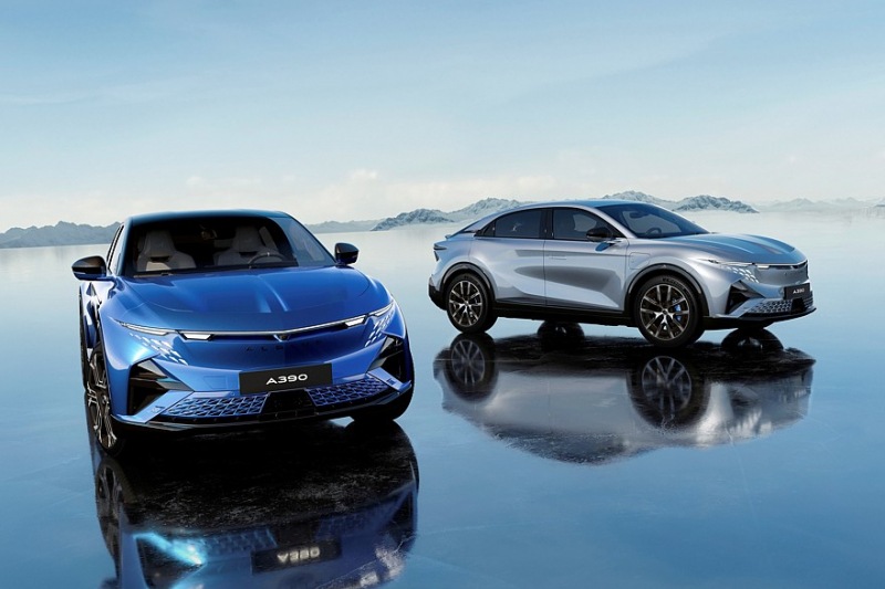 Производство Alpine A390: три двигателя, две модели, дорожный просвет 152 мм, вес более 2,1 тонны