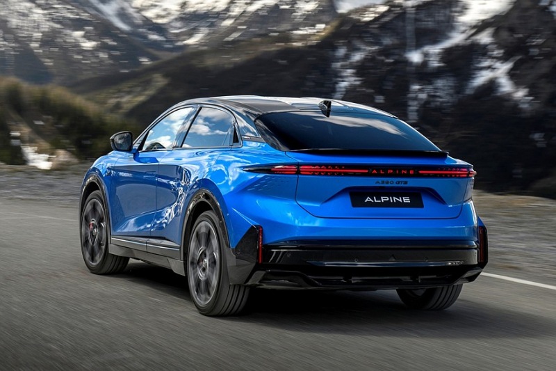 Производство Alpine A390: три двигателя, две модели, дорожный просвет 152 мм, вес более 2,1 тонны