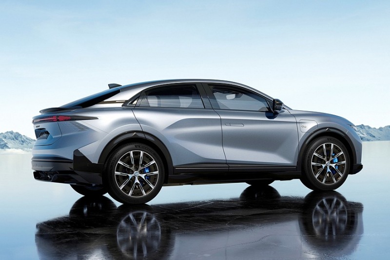 Производство Alpine A390: три двигателя, две модели, дорожный просвет 152 мм, вес более 2,1 тонны