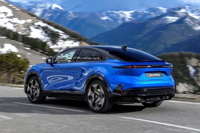Производство Alpine A390: три двигателя, две модели, дорожный просвет 152 мм, вес более 2,1 тонны