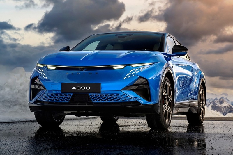 Производство Alpine A390: три двигателя, две модели, дорожный просвет 152 мм, вес более 2,1 тонны