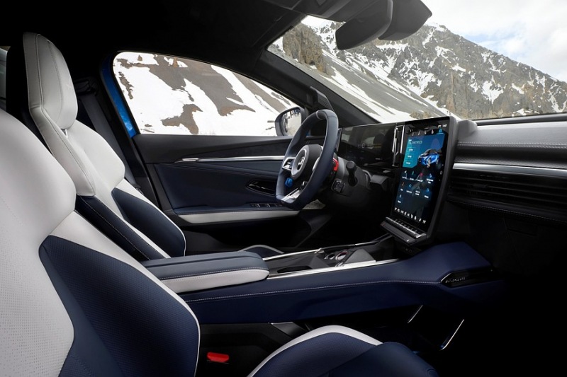 Производство Alpine A390: три двигателя, две модели, дорожный просвет 152 мм, вес более 2,1 тонны