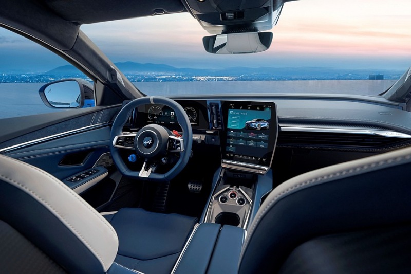 Производство Alpine A390: три двигателя, две модели, дорожный просвет 152 мм, вес более 2,1 тонны