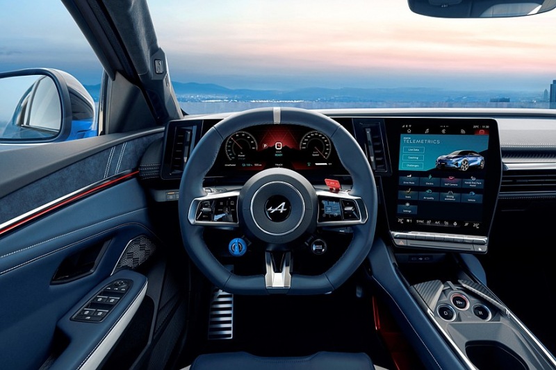 Производство Alpine A390: три двигателя, две модели, дорожный просвет 152 мм, вес более 2,1 тонны