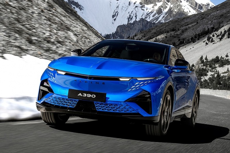 Производство Alpine A390: три двигателя, две модели, дорожный просвет 152 мм, вес более 2,1 тонны