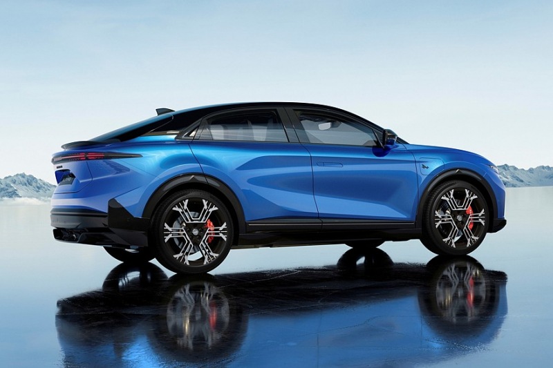 Производство Alpine A390: три двигателя, две модели, дорожный просвет 152 мм, вес более 2,1 тонны
