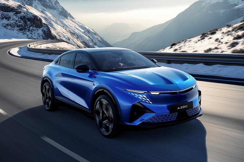 Производство Alpine A390: три двигателя, две модели, дорожный просвет 152 мм, вес более 2,1 тонны