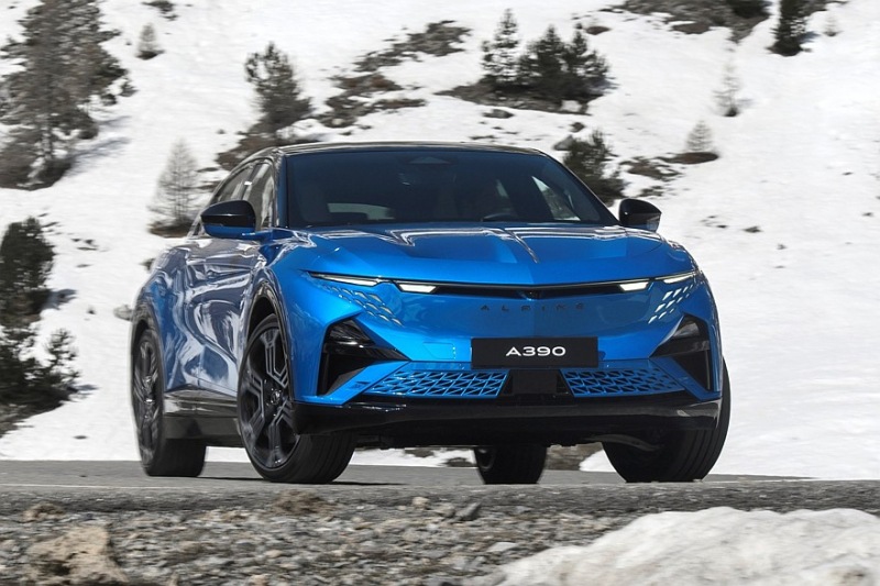 Производство Alpine A390: три двигателя, две модели, дорожный просвет 152 мм, вес более 2,1 тонны