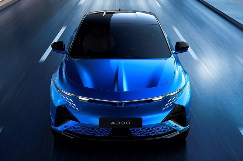 Производство Alpine A390: три двигателя, две модели, дорожный просвет 152 мм, вес более 2,1 тонны