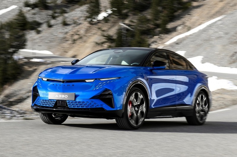 Производство Alpine A390: три двигателя, две модели, дорожный просвет 152 мм, вес более 2,1 тонны