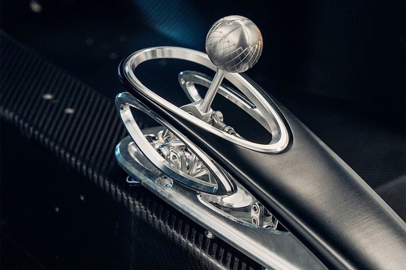 Серийная версия De Tomaso P72: привлекательный внешний вид, мощный двигатель V8 и отсутствие экрана в салоне