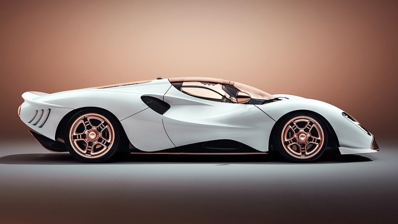 Серийная версия De Tomaso P72: привлекательный внешний вид, мощный двигатель V8 и отсутствие экрана в салоне