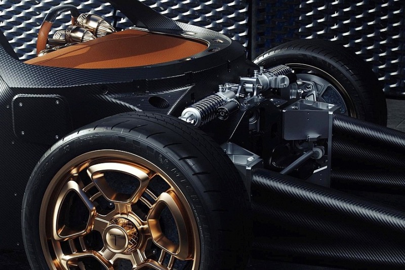 Серийная версия De Tomaso P72: привлекательный внешний вид, мощный двигатель V8 и отсутствие экрана в салоне