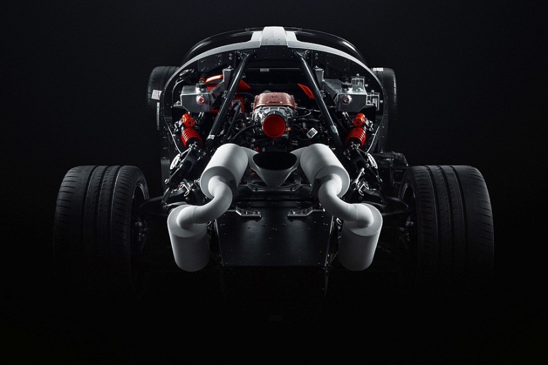 Серийная версия De Tomaso P72: привлекательный внешний вид, мощный двигатель V8 и отсутствие экрана в салоне