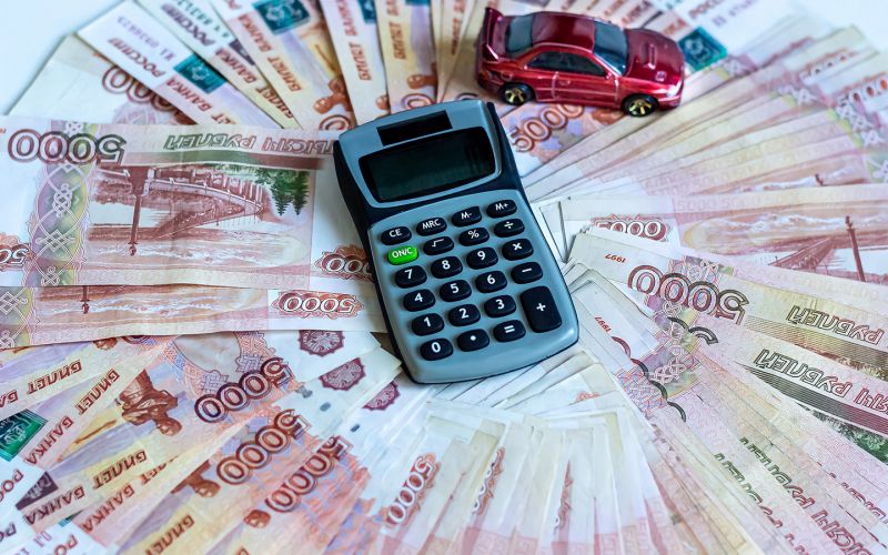 Какая зарплата нужна, чтобы купить новую иномарку? Мы посчитали все содержимое (таблица)