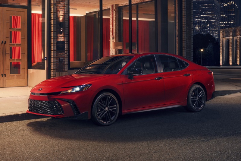 Toyota Camry получает небольшое обновление, специальную версию «Dark
