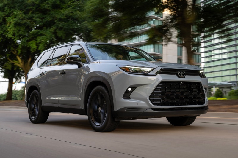Toyota надеется увеличить продажи PHEV в несколько раз. Эта технология может появиться в Grand Highlander