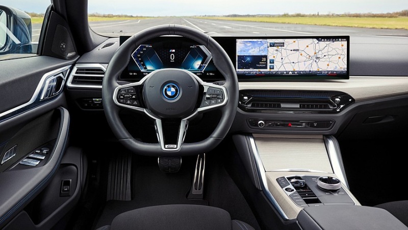 хэтчбек BMW i4 пополнился новой топовой версией M60: мощность превышает 600 лошадиных сил.