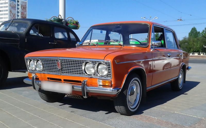 «Внутри не скучно». Западные звезды за рулем российских автомобилей