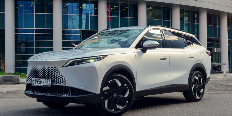 В России cтартовали продажи кроссовера Omoda C7, все цены известны