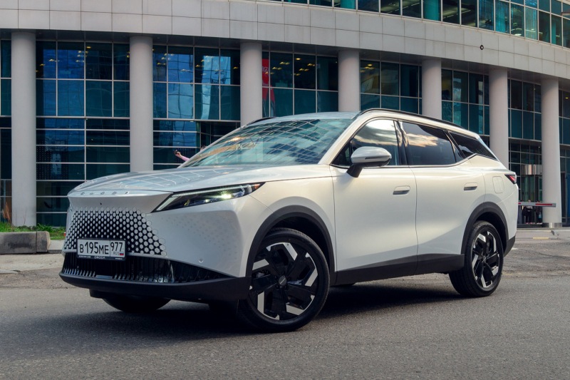 Кроссовер Omoda C7 поступил в продажу в России, все цены раскрыты