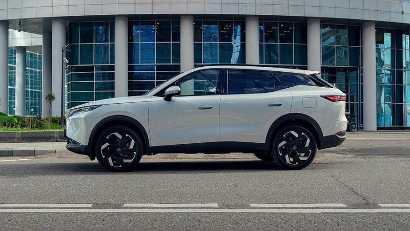 Кроссовер Omoda C7 поступил в продажу в России, все цены раскрыты