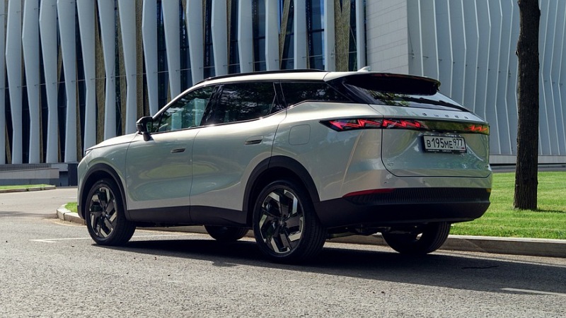 Кроссовер Omoda C7 поступил в продажу в России, все цены раскрыты