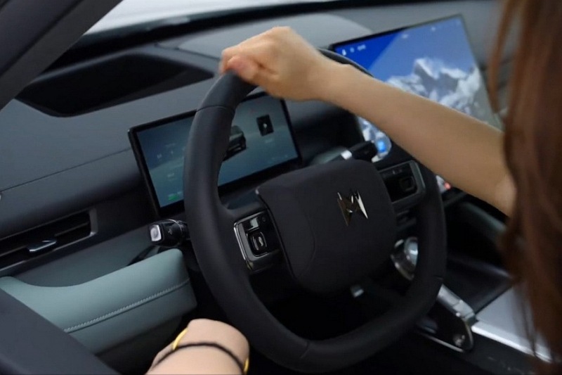Внедорожник Dongfeng M-Hero M817 будет представлен в России: раскрыт интерьер