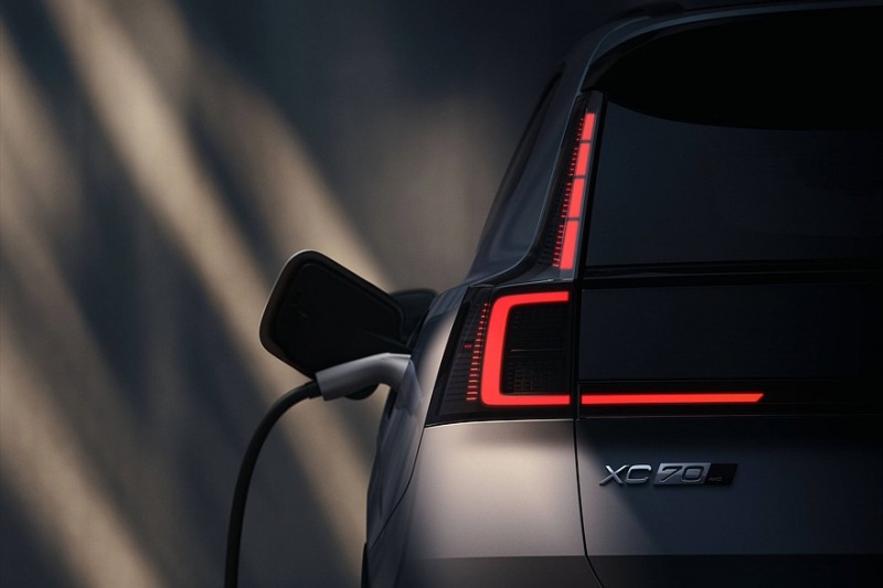 Volvo готовится к выпуску гибридного кроссовера XC70: новая платформа и два варианта аккумуляторов
