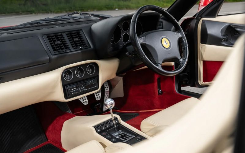 29-летний Ferrari Джереми Кларксона выставят на аукцион. Фото и цена