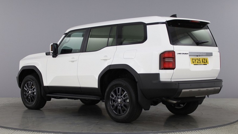Нынешний внедорожник Toyota Land Cruiser Prado был переделан в фургон
