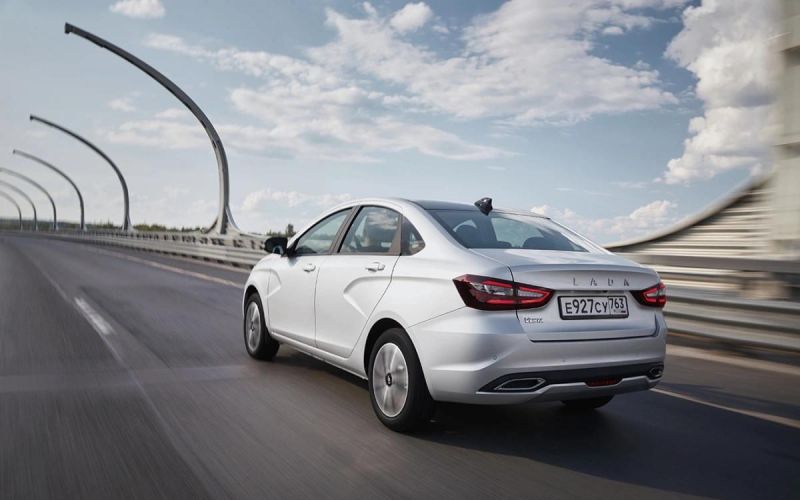 АвтоВАЗ предлагает скидки на прошлогодние модели Lada. Но есть некоторые тонкие различия