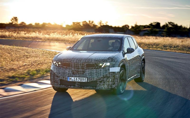 BMW обещает включить поворотники для своих владельцев