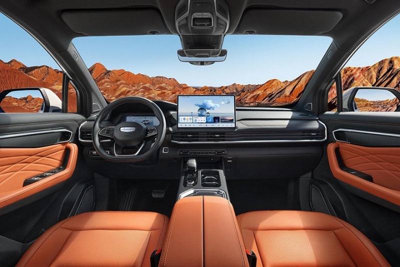 В России стартовал выпуск большого кроссовера Geely Okavango: обновленный дизайн и новые двигатели