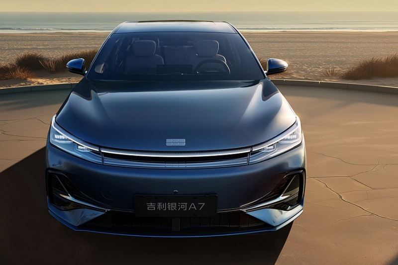 Большой седан Geely Galaxy A7 представлен на новых официальных фотографиях