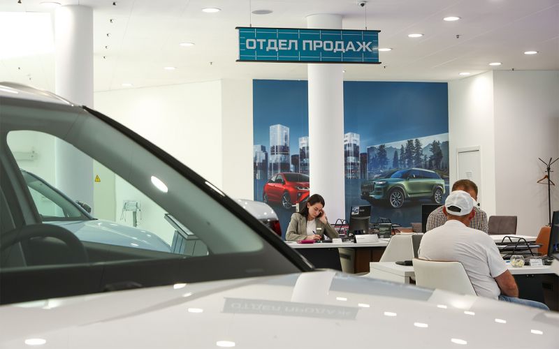 Центральный банк снизил процентные ставки до 20%. Как это повлияет на автокредиты и цены на автомобили


