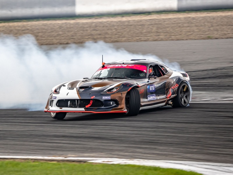 Dodge Viper SRT модифицированная версия, мощность 1646 лошадиных сил, четыре топливных насоса